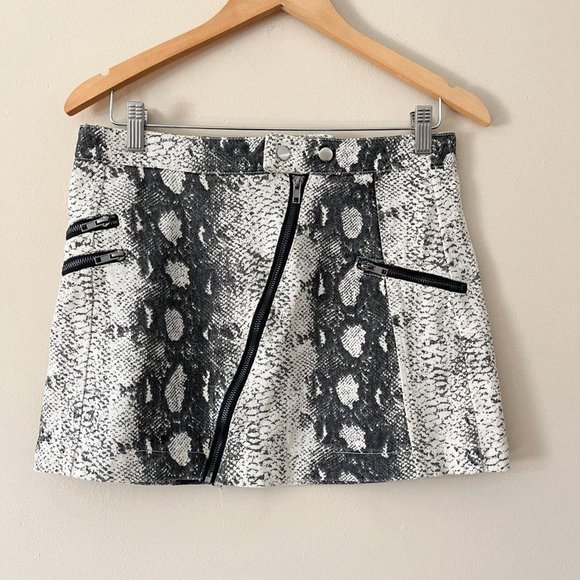 Princess Polly Dresses & Skirts - Princess Polly ALITA Zipper Snake Print Mini Skirt Size 6